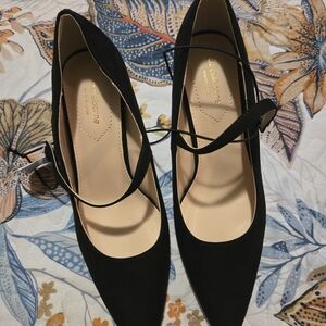 le chateau Black Pointed Toe Mary Jane Heels